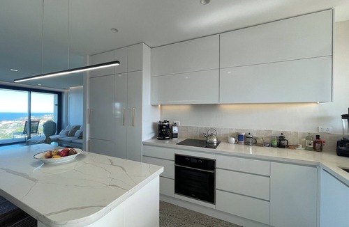 Tamarama Apartment | Amazing Beach Views from 5th Floor Apartment
