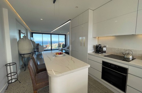 Tamarama Apartment | Amazing Beach Views from 5th Floor Apartment