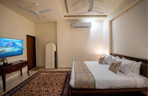 Amer Fort Road Apartment | Amber in the dunes by hnh