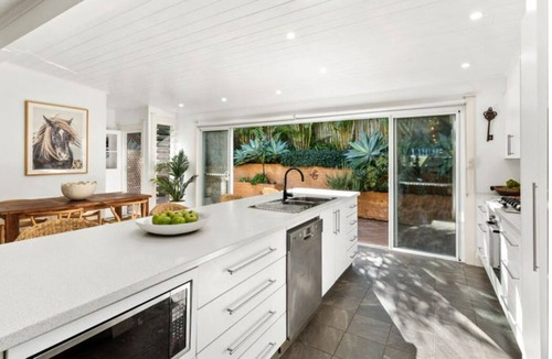 Mona Vale House | An original farmhouse in Warriewood 20 mins away from the beach.
