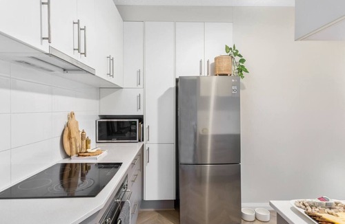 Wollongong CBD Apartment | Annies Escape Elegant Coastal Style by the Beach