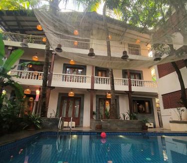 Morjim Villa | ANTIQUE VILLA with a Pool for company of 14-20 , 10 min walk Morjim Beach