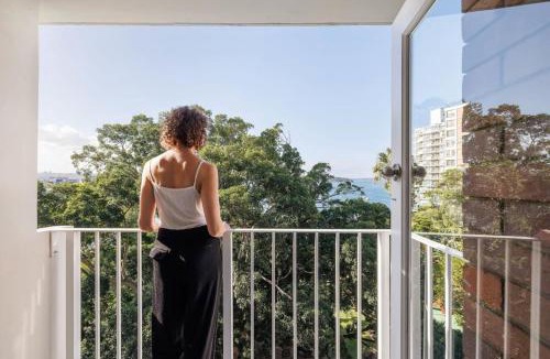 Elizabeth Bay Apartment | Apmnt With Parking, Balcony, Pool & Harbour Views