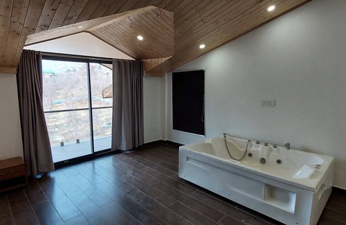 Manali Hotel | Apple Woods