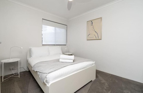 Kingston Apartment | Apt in Kingston - 10min to Lake Burley Griffin - Hosted by Canstay