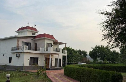 Faridabad Villa | Aravali Farm - Hill View