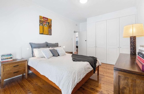 Bellevue Hill Apartment | Art-Deco Gem in Midlothian Opposite Beach