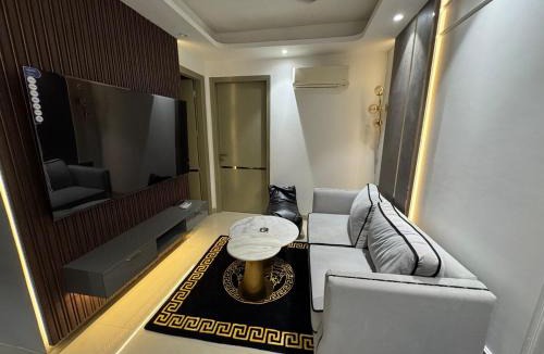 Sainik Farm Apartment | Artisan Abode406 Luxury Studio in Saket