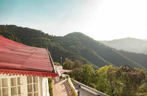Mussoorie Apartment | Arvelia Cedar, beautiful 2 bed suite by Da Alohas