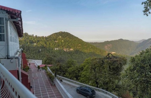 Mussoorie Apartment | Arvelia Cedar, beautiful 2 bed suite by Da Alohas