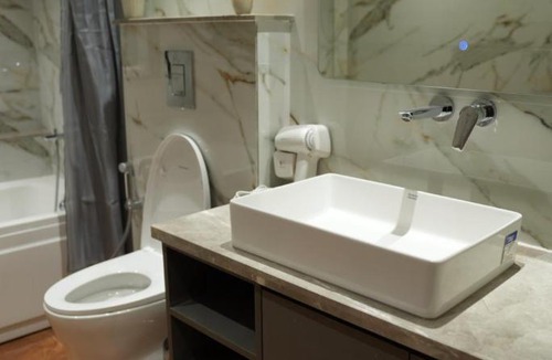 DLF Phase 5 Hotel | Aura Homes Aristo Grand- Golf Course Road