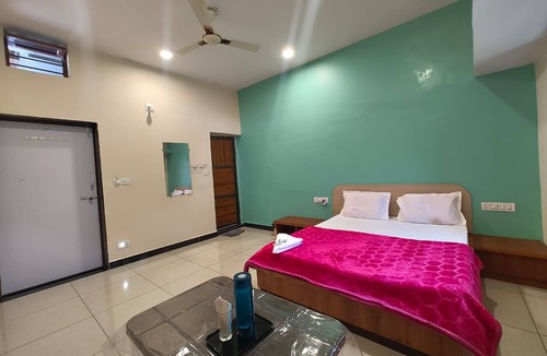 Abu Road Hotel | Aura Villa