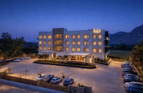 Abu Road Resort | Avisa Hotel & Resort Abu Road - Luxury Pool & Mountain View