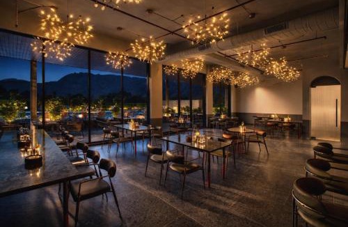 Abu Road Resort | Avisa Hotel & Resort Abu Road - Luxury Pool & Mountain View