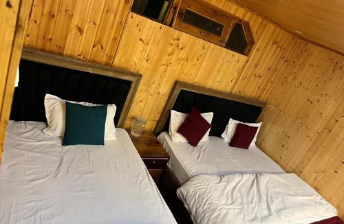 Yamunotri Hotel | AwanaEco Stay