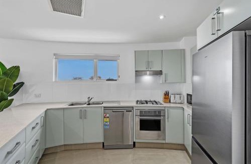 The Entrance Apartment | Azure 25 - Wake up to the Ocean