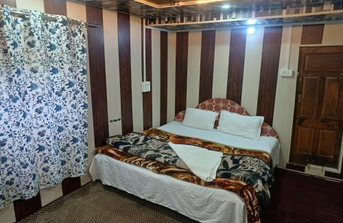 Laripora House | BAKSHI lodge