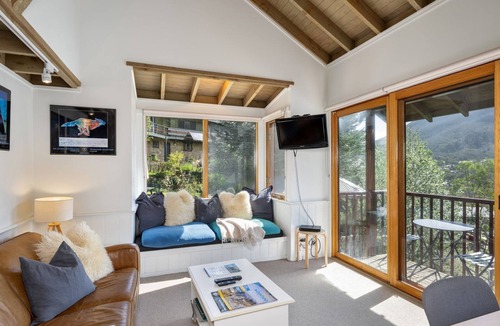 Thredbo House | Banjo 7 - 1 bedroom + Bunk Room and loft townhouse with amazing mountain views