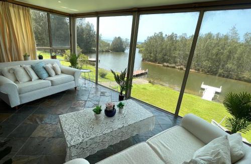 St. Georges Basin House | BasinWaterStays Waterfront Jetty - SHARE Home - Brm1 QueenBed room - Private Bathroom in Brm1 room - see Profile & Photos