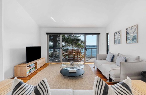 Killcare House | Bay Views | Walk to Village | Fire Pit