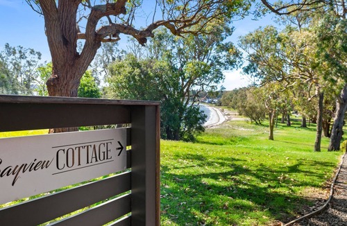 Soldiers Point Cottage | Bayview Cottage Waterfront Soldiers Point