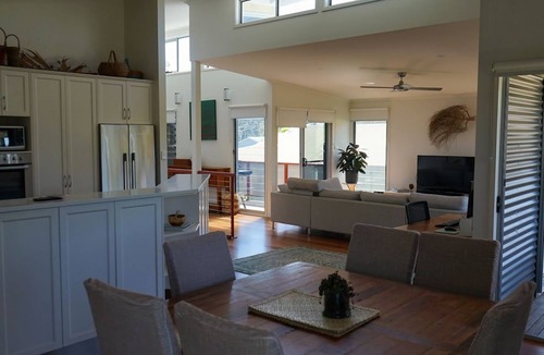 Berrara House | Be Barefoot at Berrara, 200 metres from one of the best beaches on the coast!