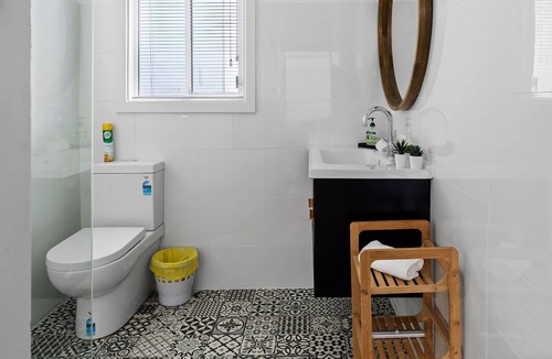 Wamberal Villa | Beach Escape-50m to Wamberal Beach