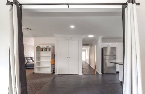 Ettalong Beach House | Beach House @ Ettalong - Pet Friendly