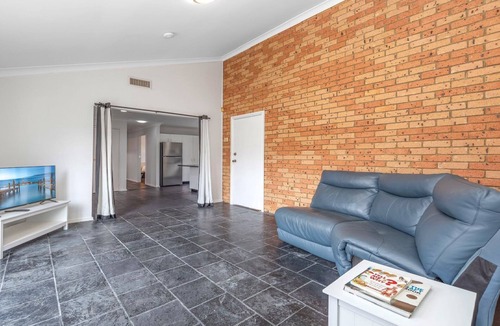 Ettalong Beach House | Beach House @ Ettalong - Pet Friendly
