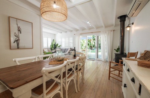 Pearl Beach House | Beach Vintage - the quintessential 1960's beach house just 150m from Pearl Beach