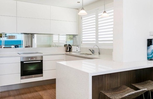 Narrabeen Apartment | Beachfront Dream - Beachfront