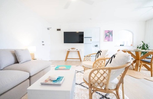 The Entrance Apartment | Beachside Apartment - Ocean Views - 150m to Beach