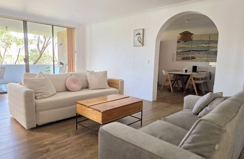 Bondi Junction Apartment | Beautiful, Large Bondi Room with Private Ensuite