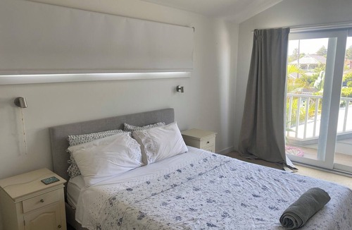 Manly House | Beautiful large bright and sunny manly beach house