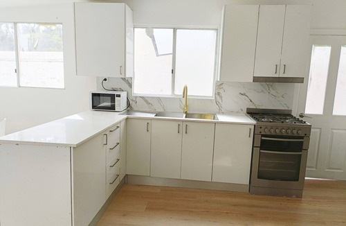 Sydenham House | Beautiful Queen Room 1 Min Walk to Station+60" TV 🐾Pet Friendly