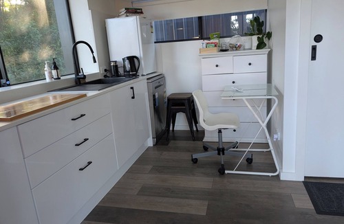 Engadine Apartment | Beautiful tiny home nestled on the edge of the tranquil Aussie bush