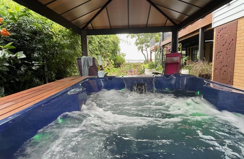 Culburra Beach House | Beautiful waterfront, pet friendly, modern space for 4 adults or young family.