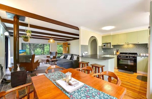 Blackheath Cottage | Belvidere Cottage - Two-Storey Home, 3 Bedroom, Fireplace, Deep Bath, Deck