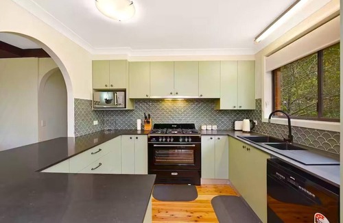 Blackheath Cottage | Belvidere Cottage - Two-Storey Home, 3 Bedroom, Fireplace, Deep Bath, Deck