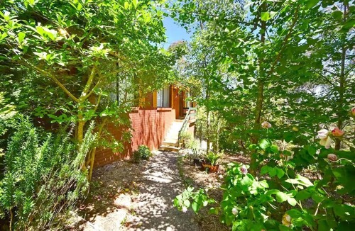 Blackheath Cottage | Belvidere Cottage - Two-Storey Home, 3 Bedroom, Fireplace, Deep Bath, Deck