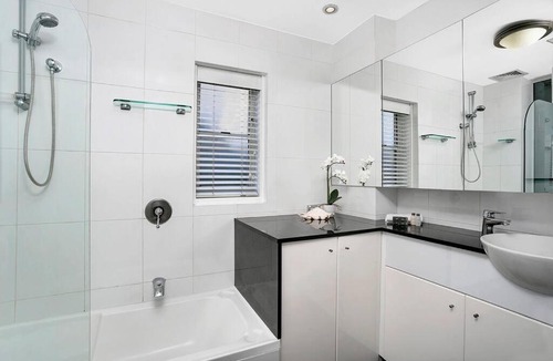 Neutral Bay Apartment | BENT6 - Spacious w/ Panoramic Sydney Harbour Views