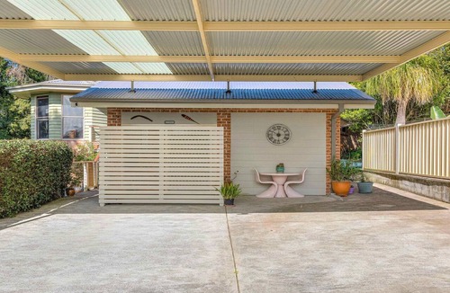 Berkeley Vale House | Berkeley Studio by HolidayCo.