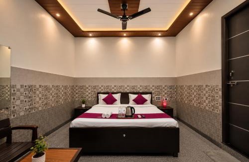 Ayodhya Hotel | Bholenath Guest House 500 Mitter From Shree Ram Manidr
