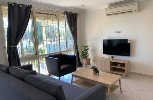 Fairfield West House | Big house 6 bedrooms , free parking