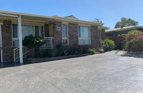 Fairfield West House | Big house 6 bedrooms , free parking