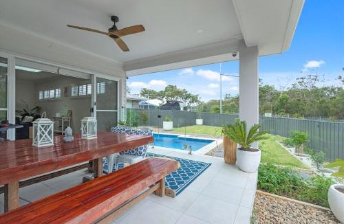 Vincentia House | Bikinis & Martinis