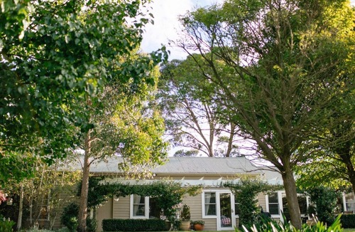 Woodlands Cottage | Bimbadgen Cottage. 10 mins from town.