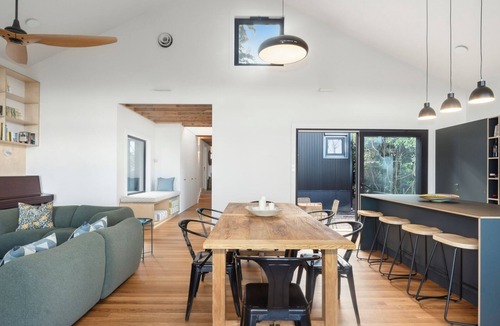 Blackheath House | Birdsong Blackheath captures serene beauty in the picturesque landscape of the Blue Mountains