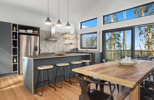 Blackheath House | Birdsong Blackheath captures serene beauty in the picturesque landscape of the Blue Mountains