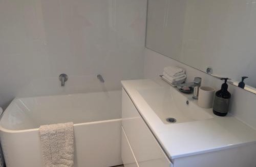 North Wollongong House | Birdsong Central, North Beach
